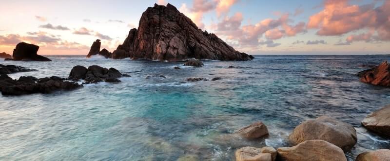 sea and rocks